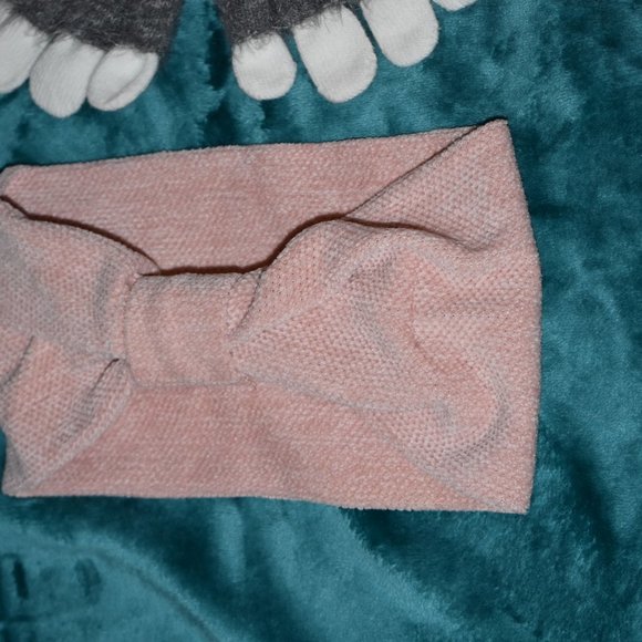 Winter Bundle Gray Gloves Pink Headwrap Black Hat - Picture 4 of 8